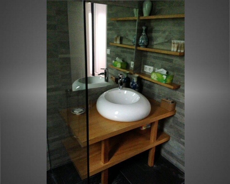 Réalisation sur mesure de salles de bain et meubles de bain en ... Meuble salle de bainen bois