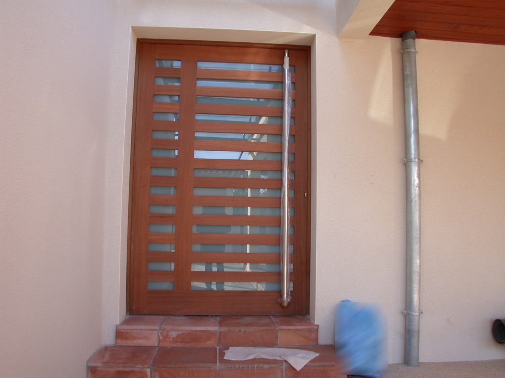 Porte entree maison individuelle bois et verre Toulouse realisation Menuiserie Chomette 31