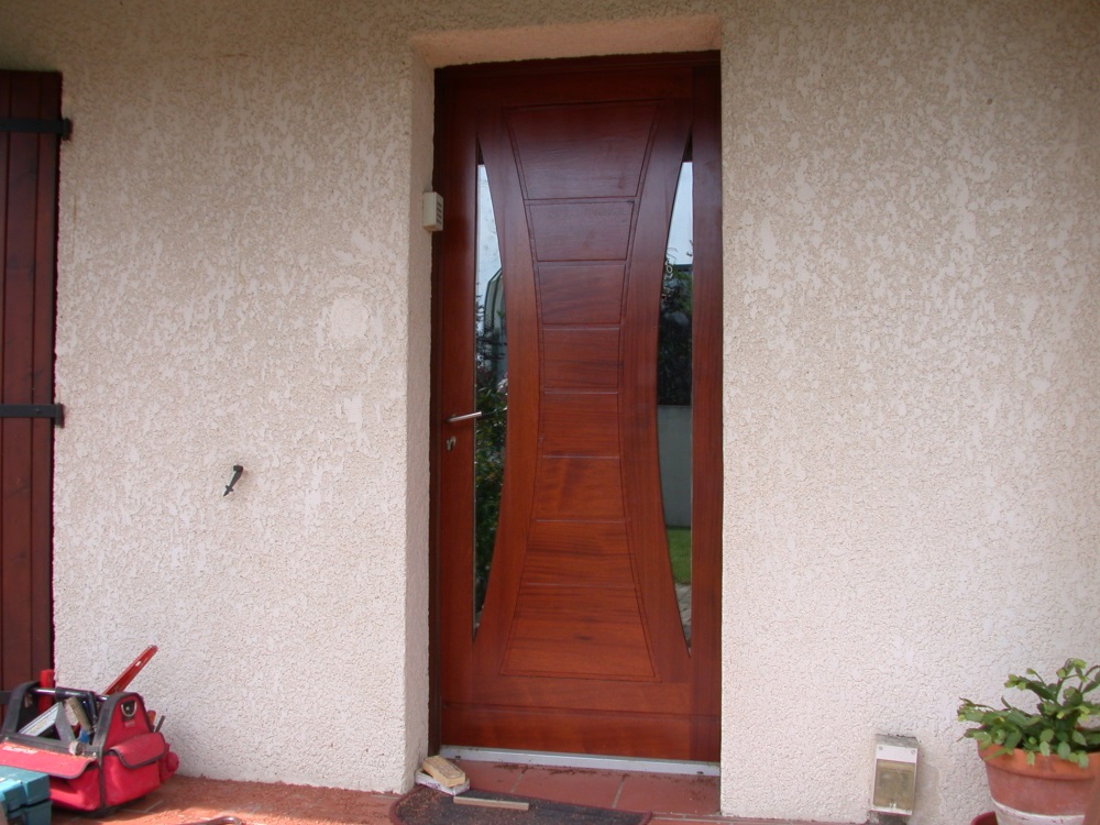 Porte entree maison individuelle bois et verre - realisation Menuiserie Chomette 31