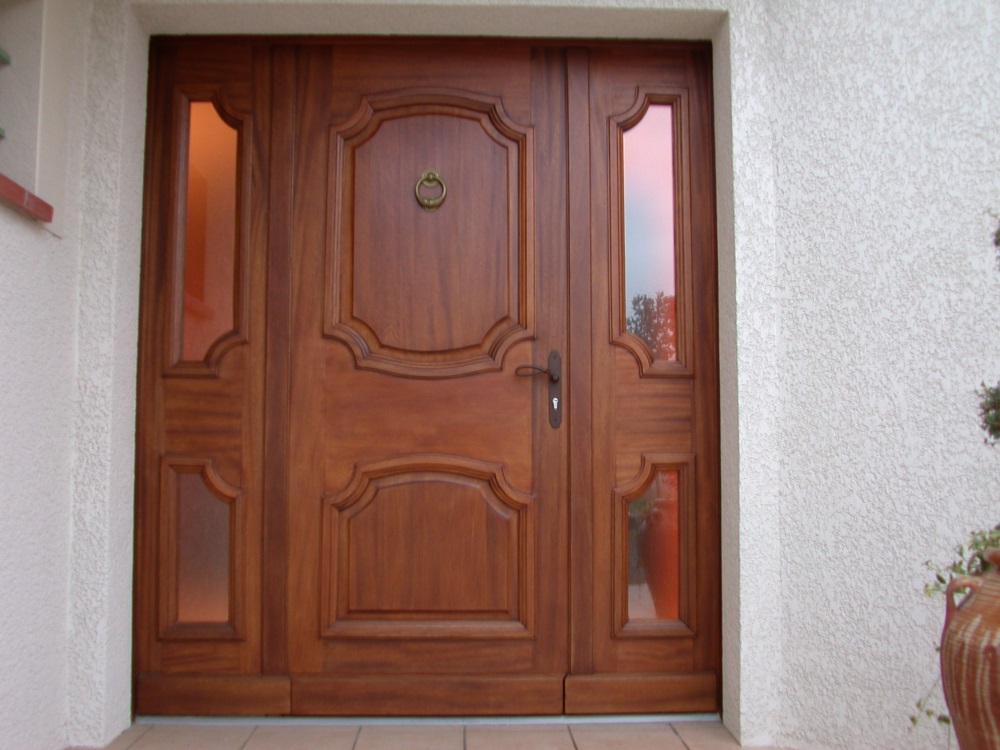 Porte entree maison individuelle bois et vitrages Toulouse realisation Menuiserie Chomette 31